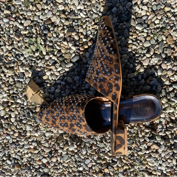 Animal print mule! Roar! - Picture 2 of 9